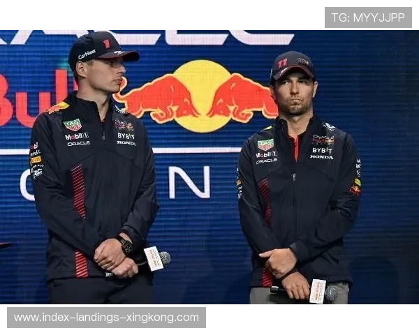 佩雷兹差点与队友相撞