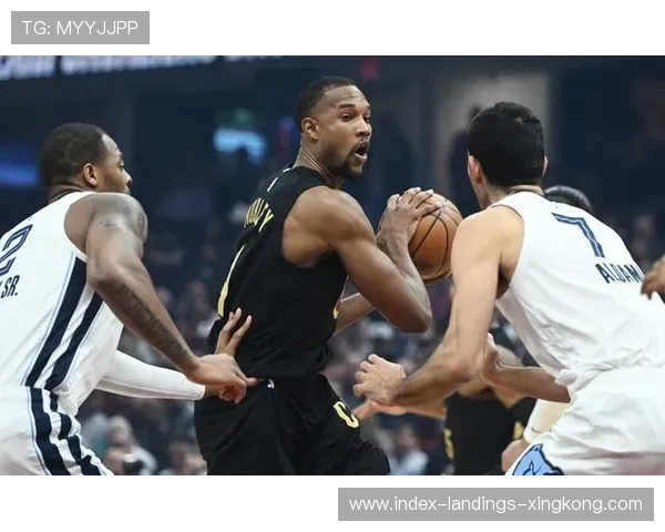 加兰妙传助攻篮下空切，骑士进攻清晰