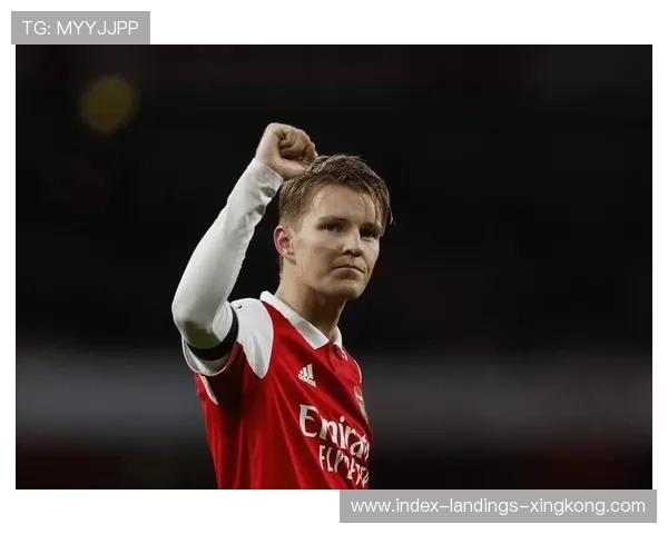 阿森纳快速运转球权，厄德高抽射打高